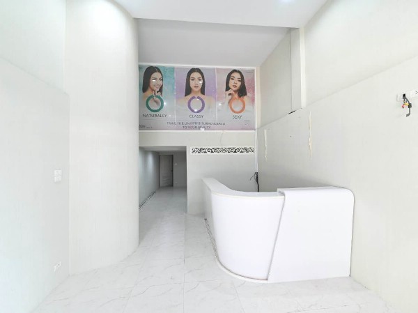 ให้เช่าอาคารพาณิชย์ 5 ชั้น ขนาด 400 ตรม. ทำเลดีใกล้ BTS อโศก & MRT สุขุมวิทเพียง 250 ม.Terminal 21 ใกล้โรงแรมชาร์มา ซอยทะลุออกถนนรัชดาภิเษก ซอยสุขุมวิท 22 ซอยไผ่สิงห์โต